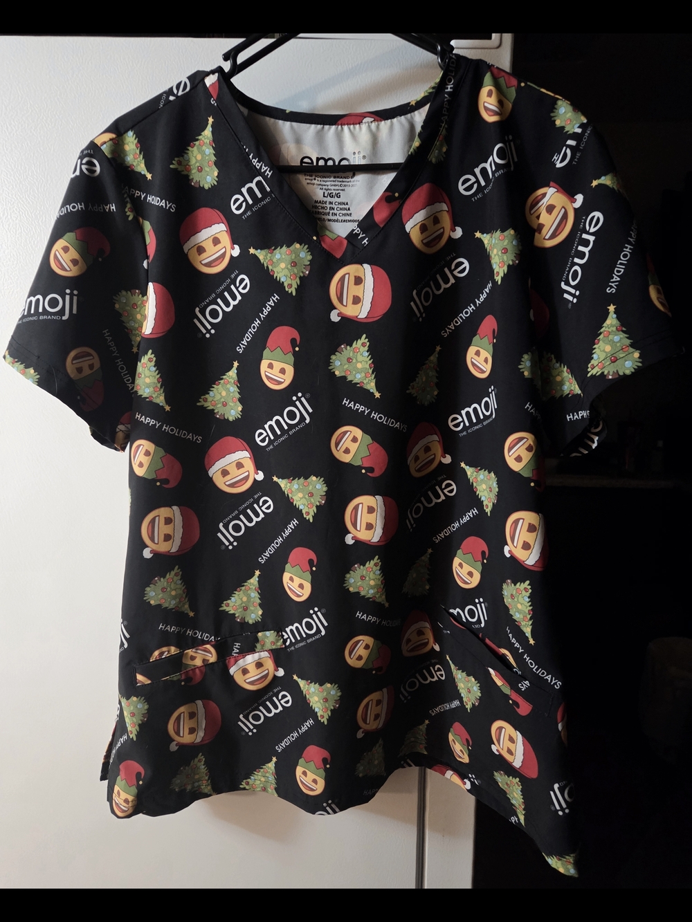 emoji® Women's Short Sleeve Scrub Top - Black Holiday Print